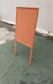 YE01G Carta Selak Pendirian Easel Wooden Stand