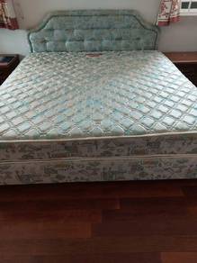 king size bed and Matress 8 inci Spring King koil  10/9