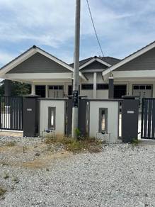 Semi-Detached House For Sale in Marang,TRG