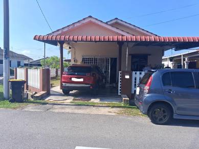 Bungalow House For Sale in Sitiawan,PRK