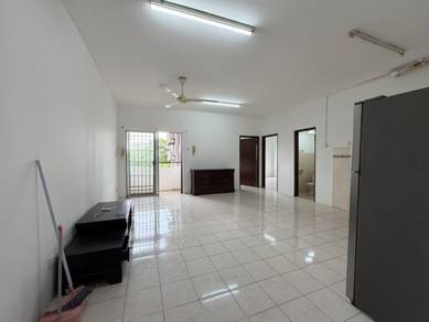 Apartment For Sale in Bayu Puteri Apartment