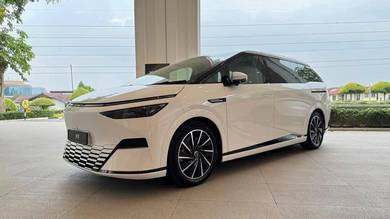 2025 XPENG X9 STANDARD RANGE 2WD PRO