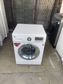 Front load hot washer 8kg inverter jenama LG
