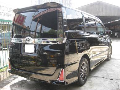 Toyota Voxy ZS in Jalan Kuching, KUL