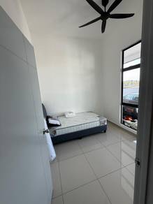 Room in Lunas, KDH