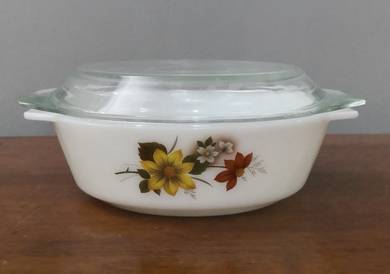 Pyrex autumn glory bowl round