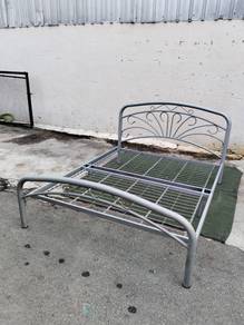 YD99P Katil Besi Queen Metal Bed Frame Silver