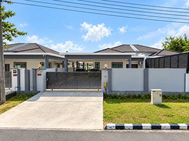 Semi-Detached House For Auction in Miri,SWK