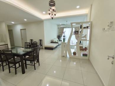 Condominium For Rent in Royale Infinity