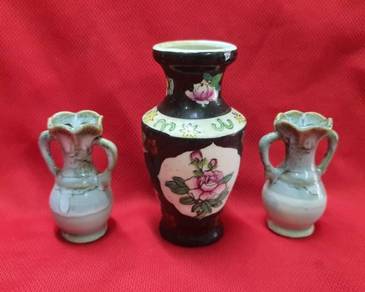 of 3 pcs. porcelain art vases