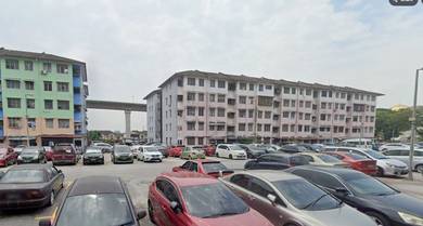 Room in Puchong, SGR