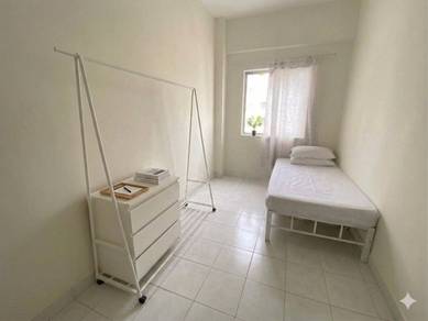 Room in Petaling Jaya, SGR