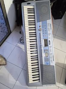 Yamaha DGX-200 electronic keyboard. 1.5A to 2A 12V