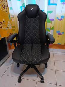 TTRacing Duo V4 Gaming Chair