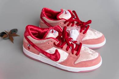 Nike SB Dunk Low StrangeLove Skateboards