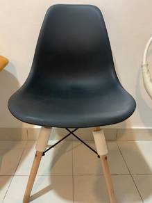 Heavy duty study table with chair
