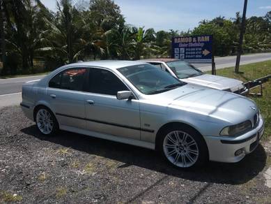 BMW 523i 23i (CBU) in Klang, SGR