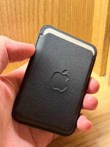 FineWoven Wallet with MagSafe - Black