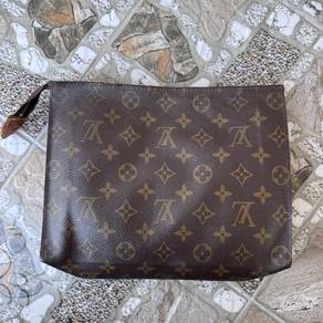 LV Louis Vuitton Monogram Pouch