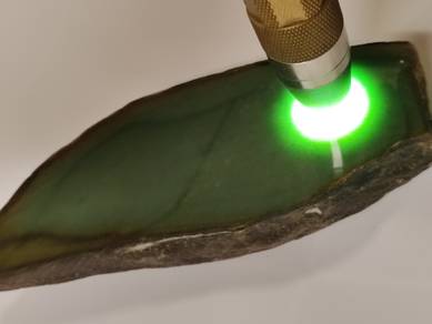 Bongkah Mentah Giok Jadeite Hijau Ais Klasik Burma