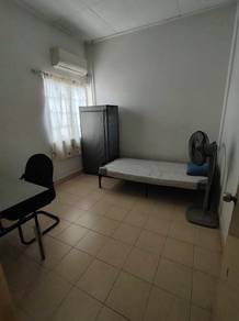 Room in Bandar Botanic, SGR