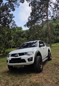 Mitsubishi Triton in Kota Damansara, SGR