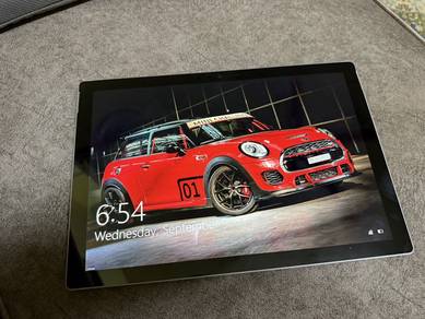 Microsoft Surface Pro 5 (5th Gen)