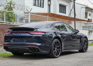 Porsche Panamera 4S in City Centre, KUL