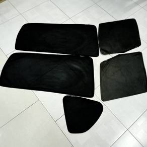 5 pcs Alza window shades.