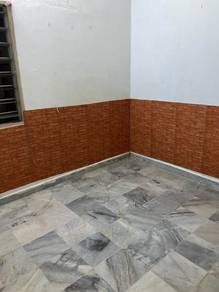 Room in Serdang, SGR