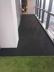 pemasangan karpet tile dan rumput