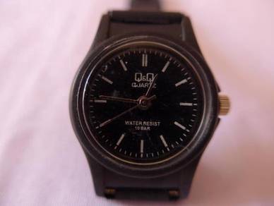 Q&Q Quartz Small Black Dial Watch for Lady or Kids