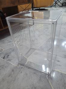 Acrylic box (28x22x36cm)