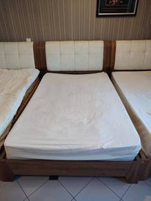 10pcs Preowned Homestay Silk Fitted Bedsheets