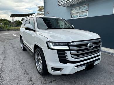 Toyota Land Cruiser V8 in Kuching, SWK