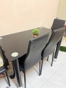 Meja makan