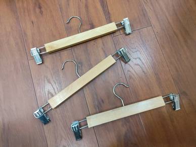 Hanger Kayu Klip Mcm Baru ( Btg )