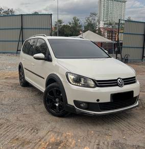 Volkswagen Cross Touran TSI in Jalan Sultan Ismail, KUL