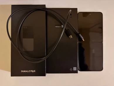Samsung Galaxy Z Flip 5-256GB-Full Set-Graphite