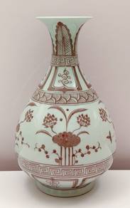 Chinese Yuhuchunping Copper-Red Ceramic Vase