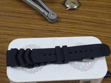 Seiko 22mm rubber strap