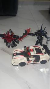 gundam and car