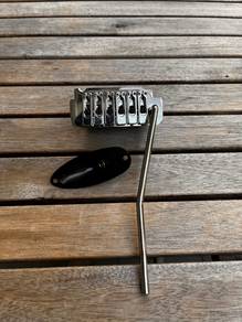 Guitar 2 point tremolo bridge with output jack