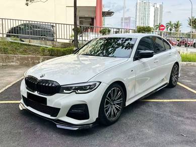 BMW 330i 30i M SPORT in Desa Petaling, KUL