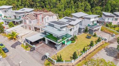 Bungalow House For Sale in Ayer Keroh,MLK
