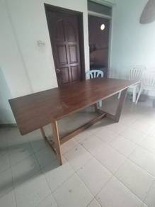 Meja makan Harvey Norman