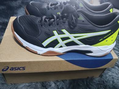 Kasut Asics (court)