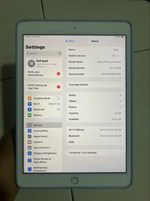 IPad 8th Gen ( Like New )