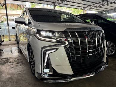 Toyota Alphard SC in KLCC, KUL