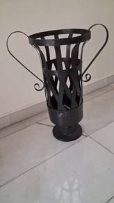 Vintage-Style Black Metal Umbrella Stand
